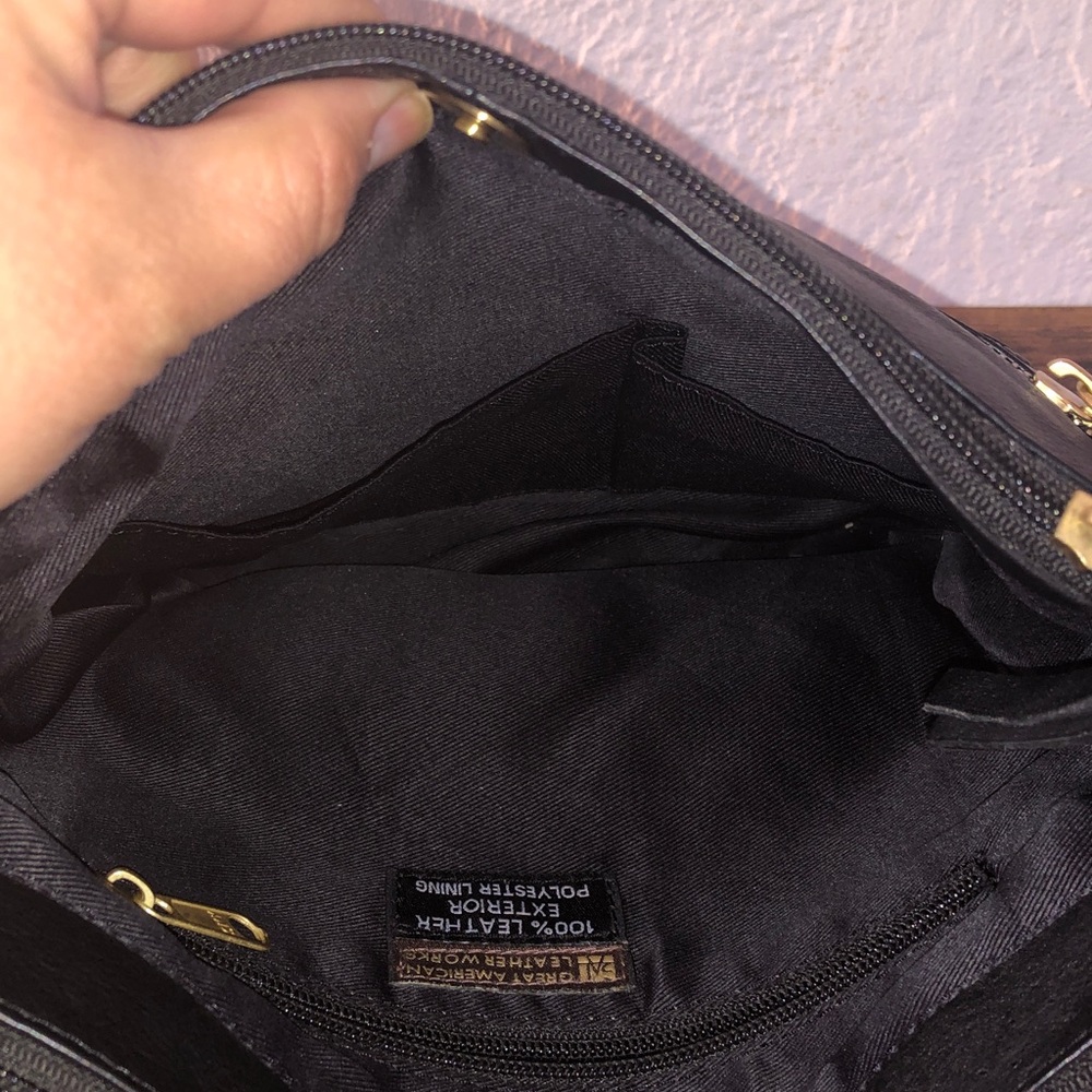 Great American LeatherWorks Leather Crossbody Bag - Picture 4 of 11